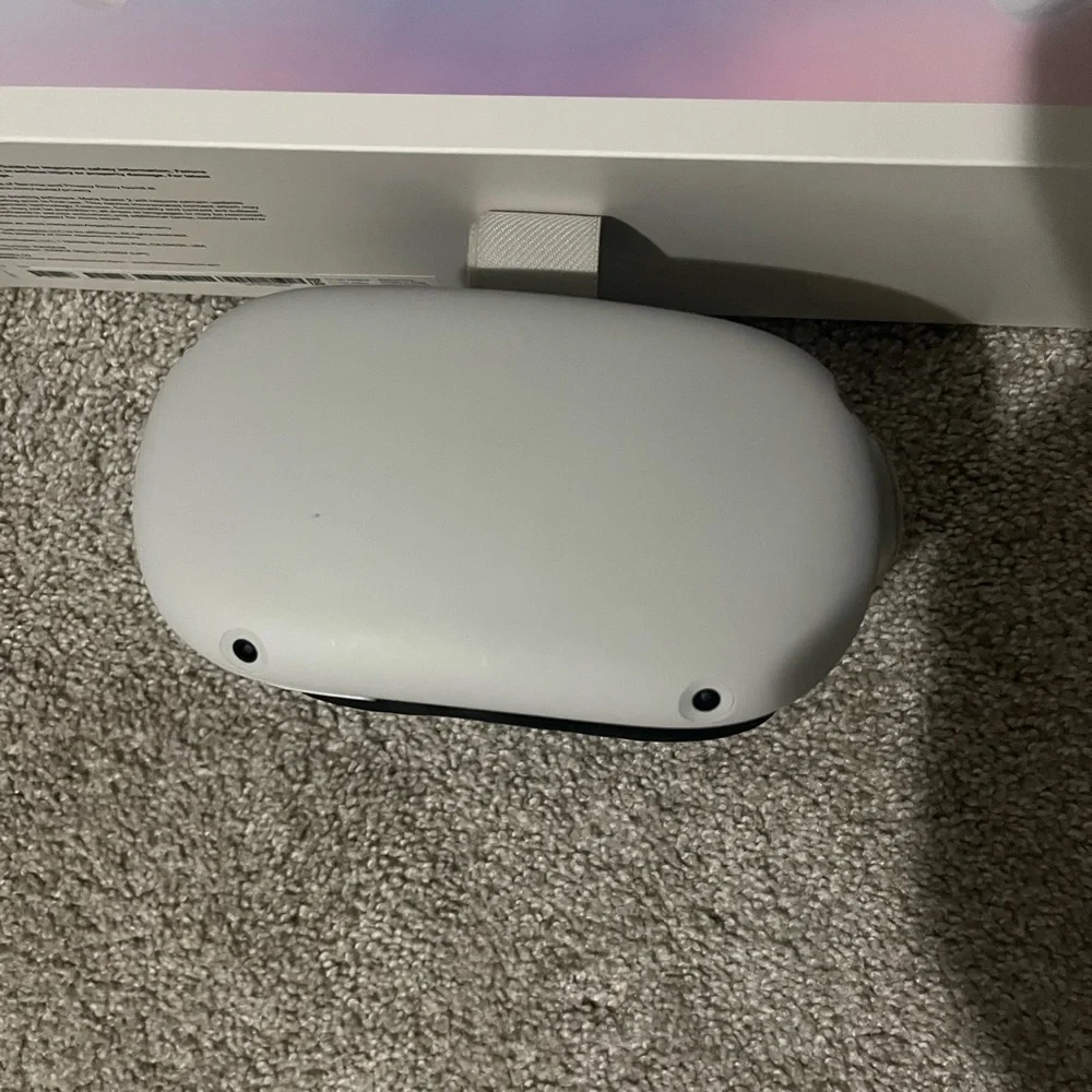 Oculas Quest 2 - Comes with a Vr case and charger